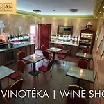 & Карлштейн