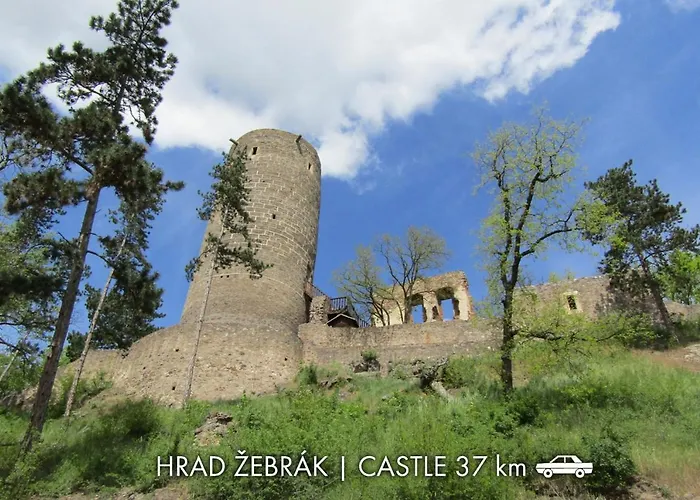& 4* Karlštejn