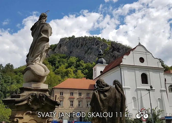 & 4* Karlštejn