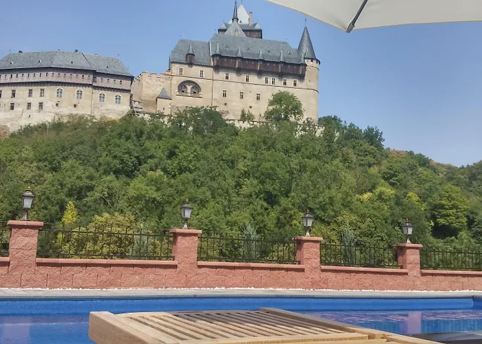 & 4* Karlštejn